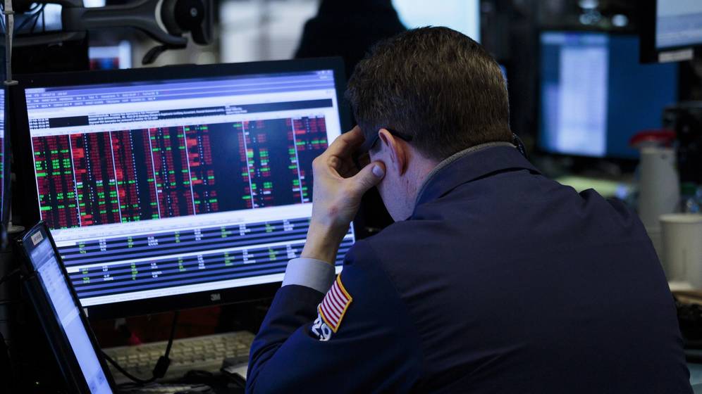 Wall Street se desploma y el Dow Jones registra la mayor caída en puntos de su historia